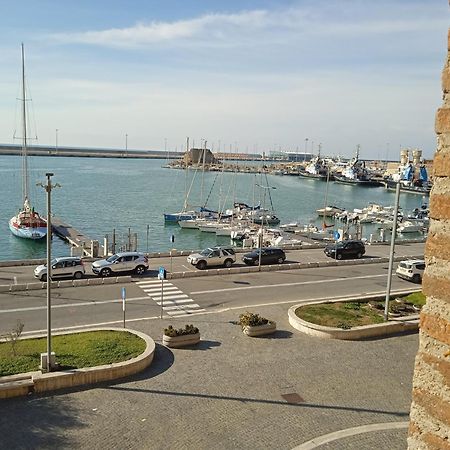 Stanze Al Porto Apartment Civitavecchia Bagian luar foto